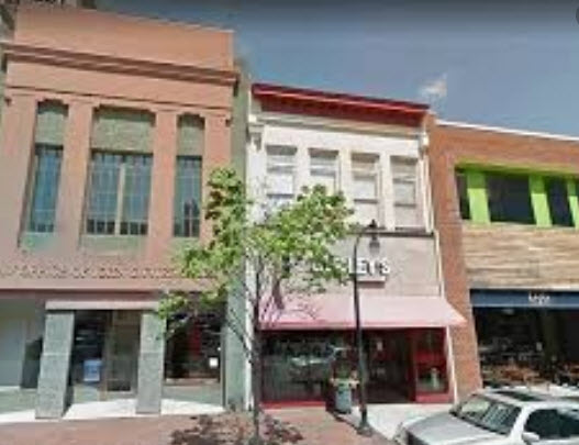 photo of street level retail with office upstairs